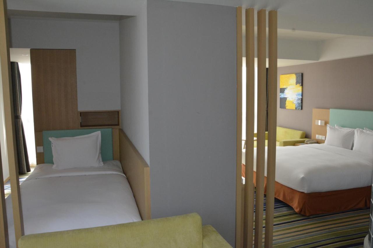 Holiday Inn Express Yingkou Onelong Plaza By Ihg Gaizhou Dış mekan fotoğraf